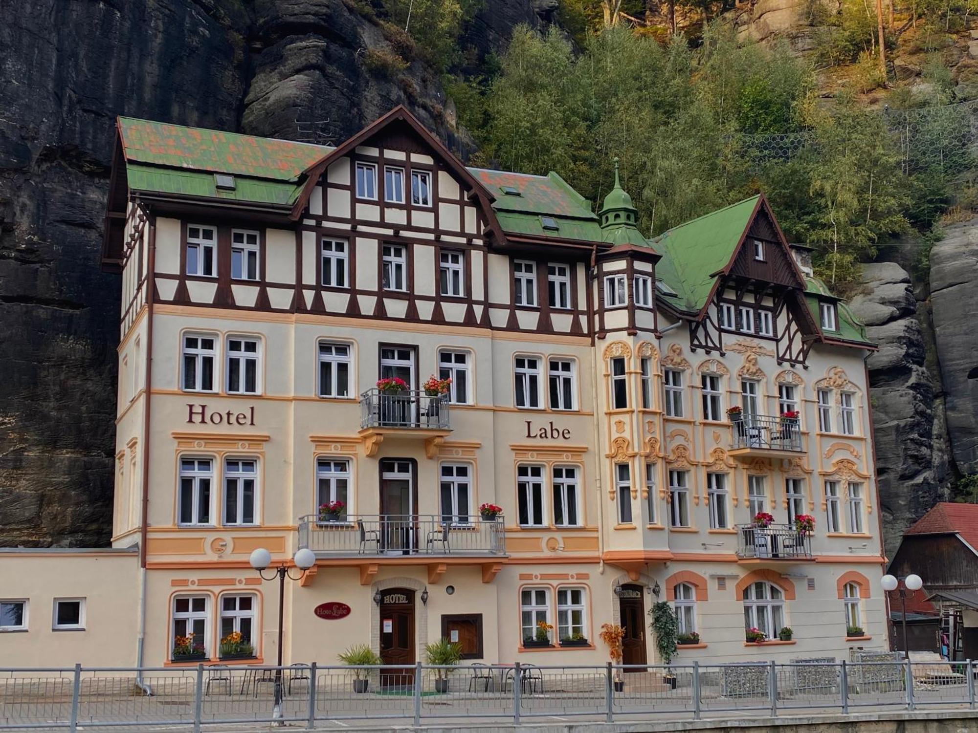 Hotel Labe Hřensko エクステリア 写真
