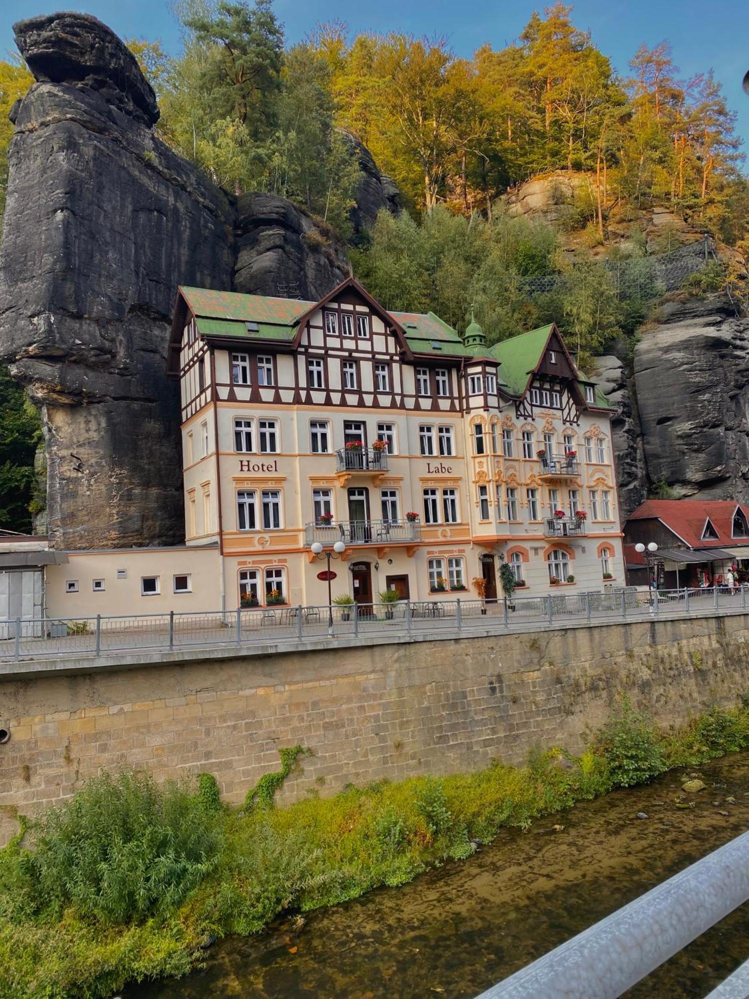 Hotel Labe Hřensko エクステリア 写真