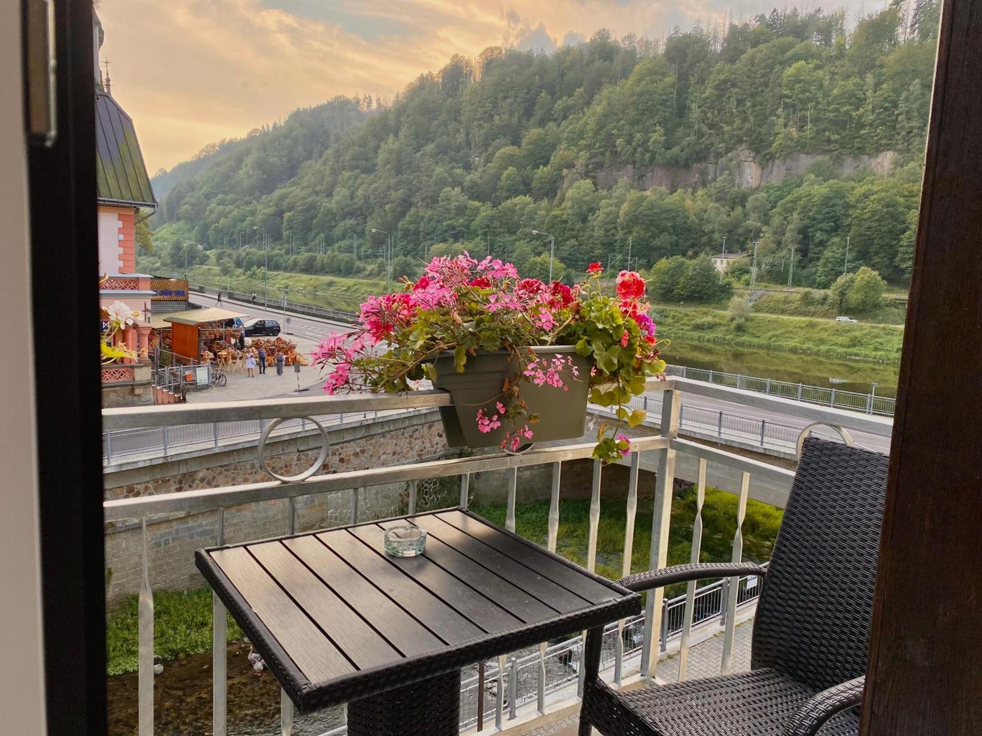 Hotel Labe Hřensko エクステリア 写真