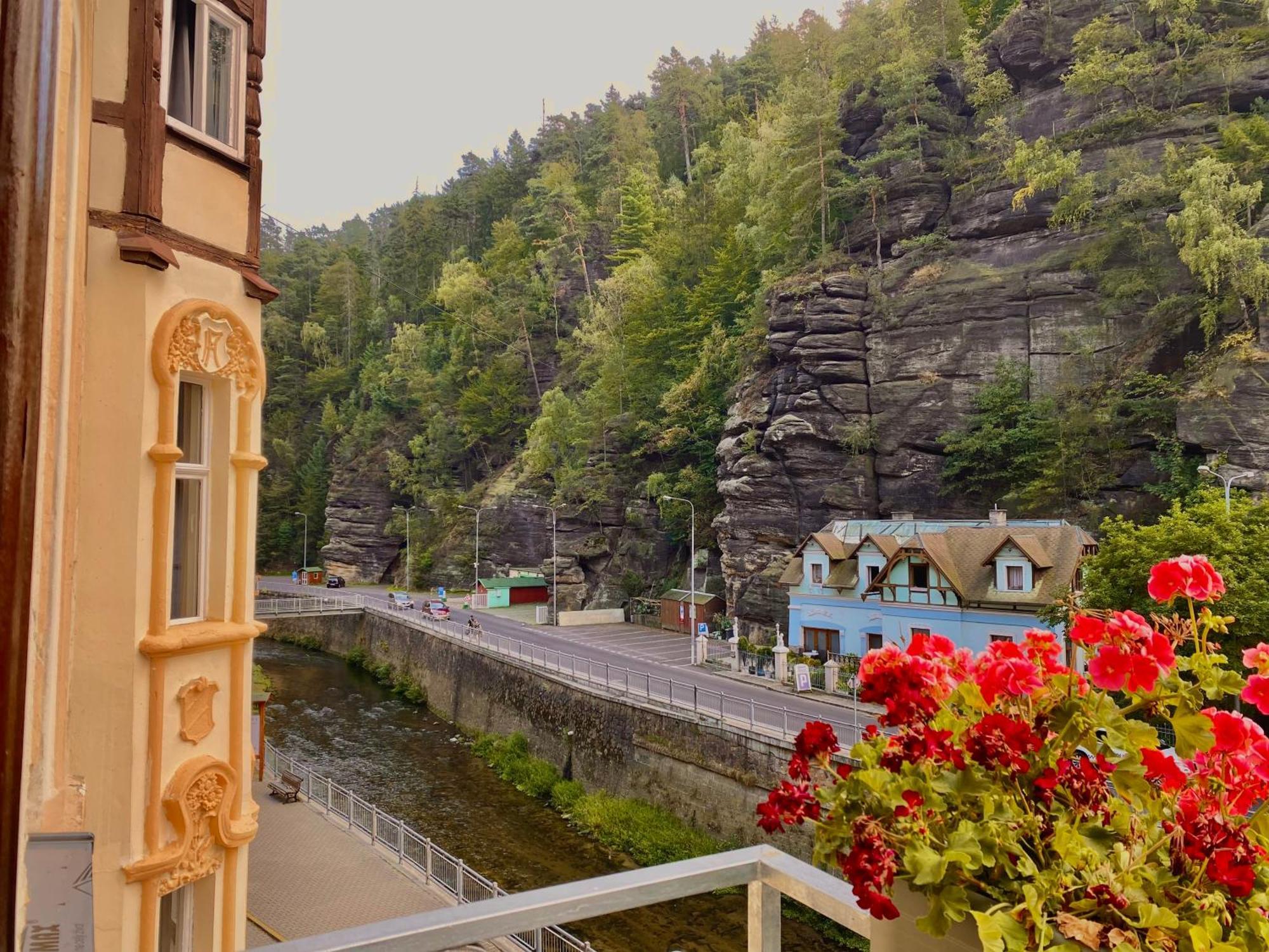 Hotel Labe Hřensko エクステリア 写真
