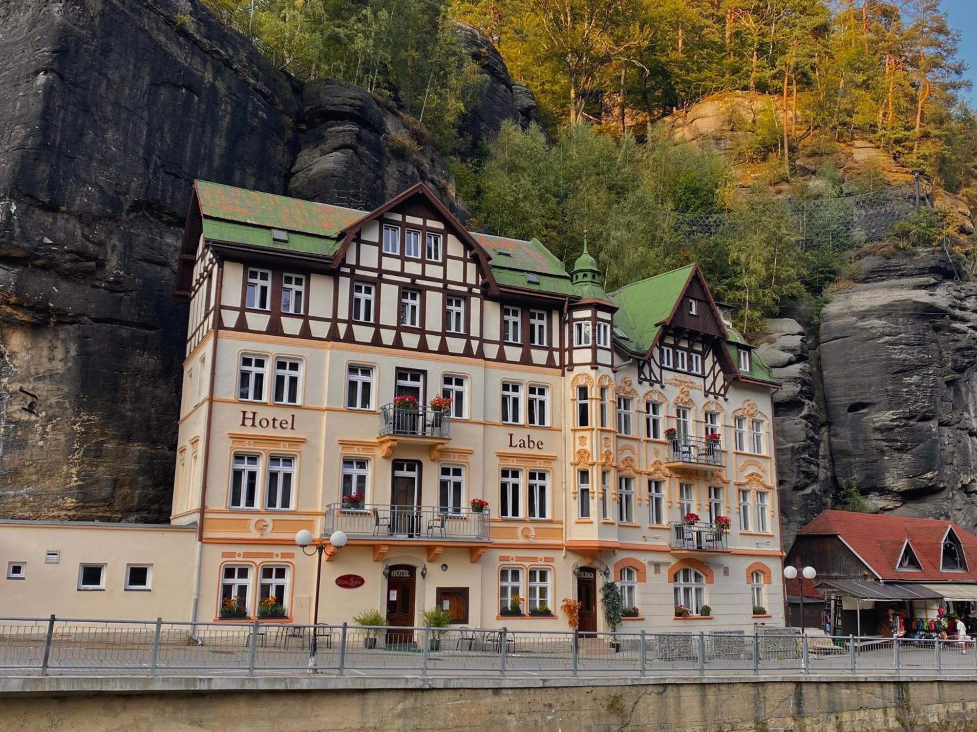 Hotel Labe Hřensko エクステリア 写真