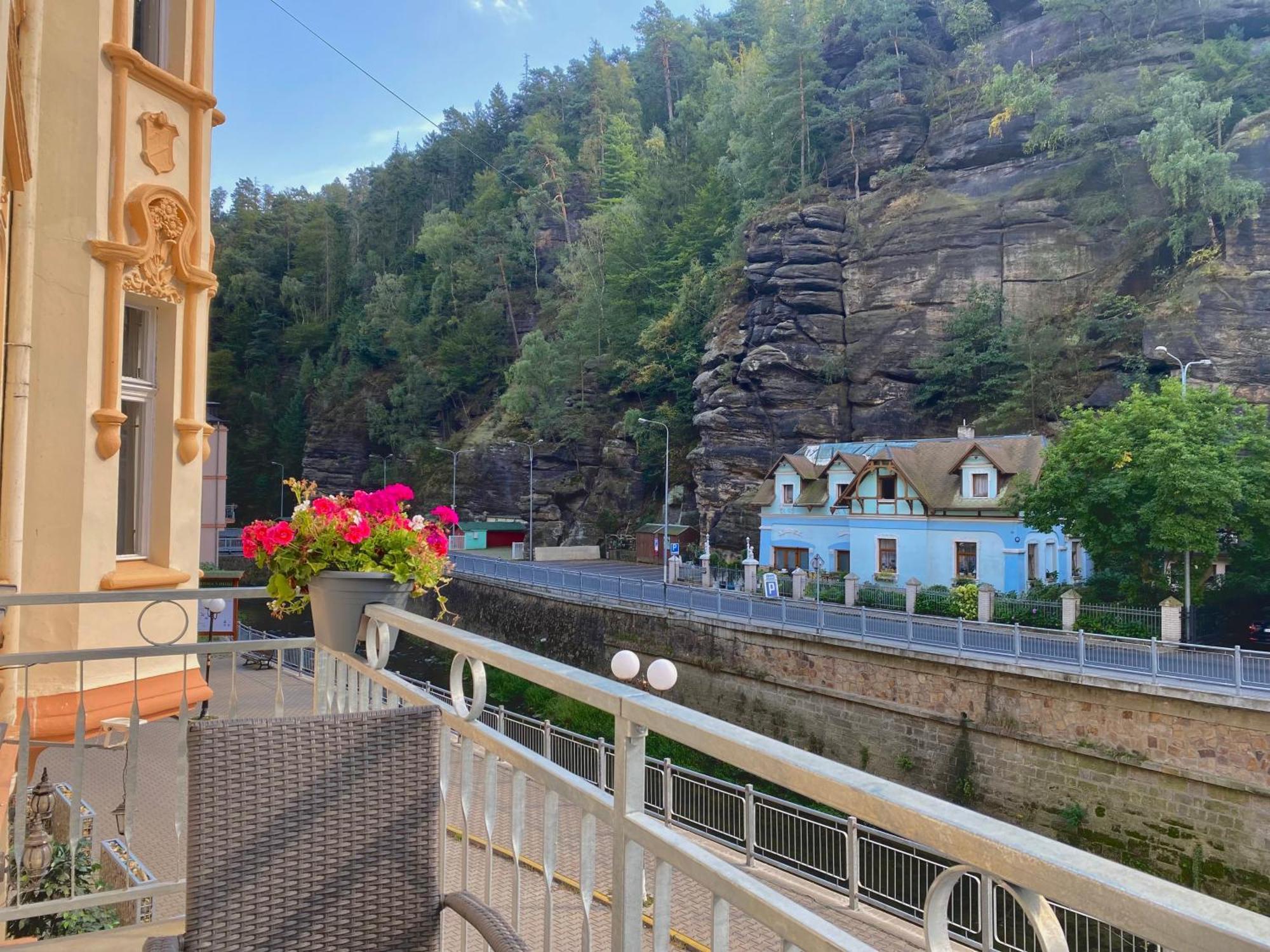 Hotel Labe Hřensko エクステリア 写真